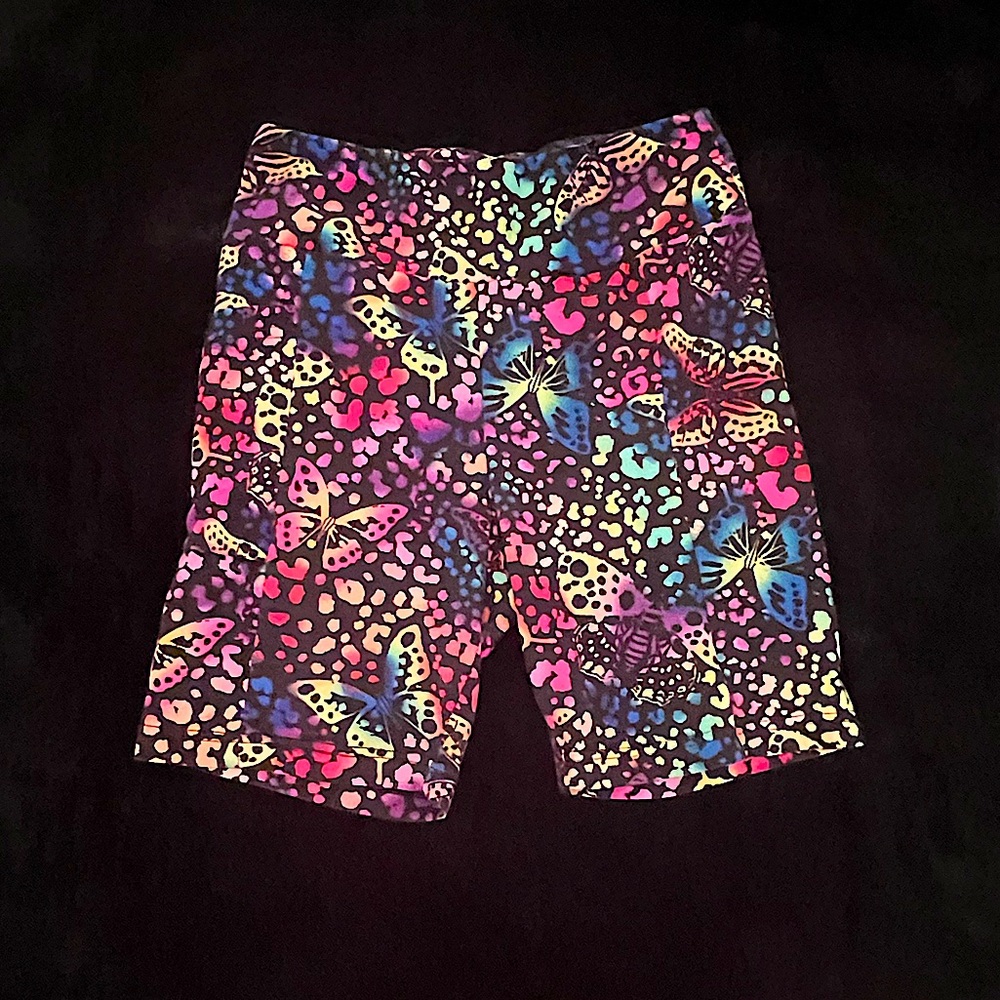 HIGH WAISTED BIKER SHORTS - MULTI BUTTERFLY